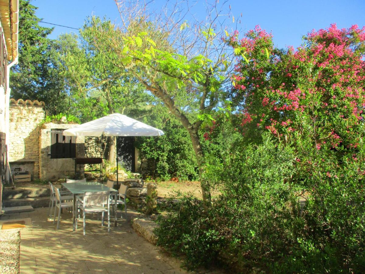 Le Mas Des Lilas Uzès Екстериор снимка
